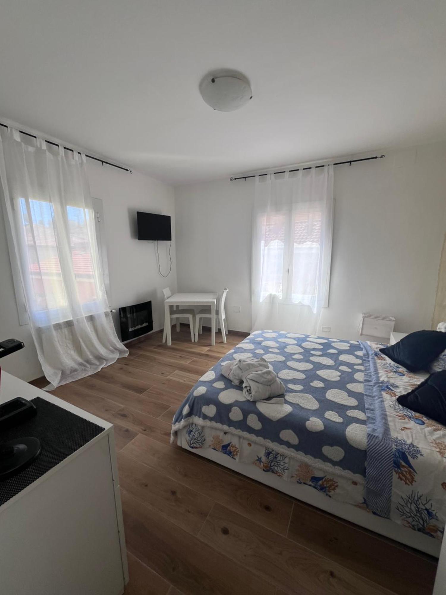 Hotel La Casa Del Giglio Albenga Esterno foto