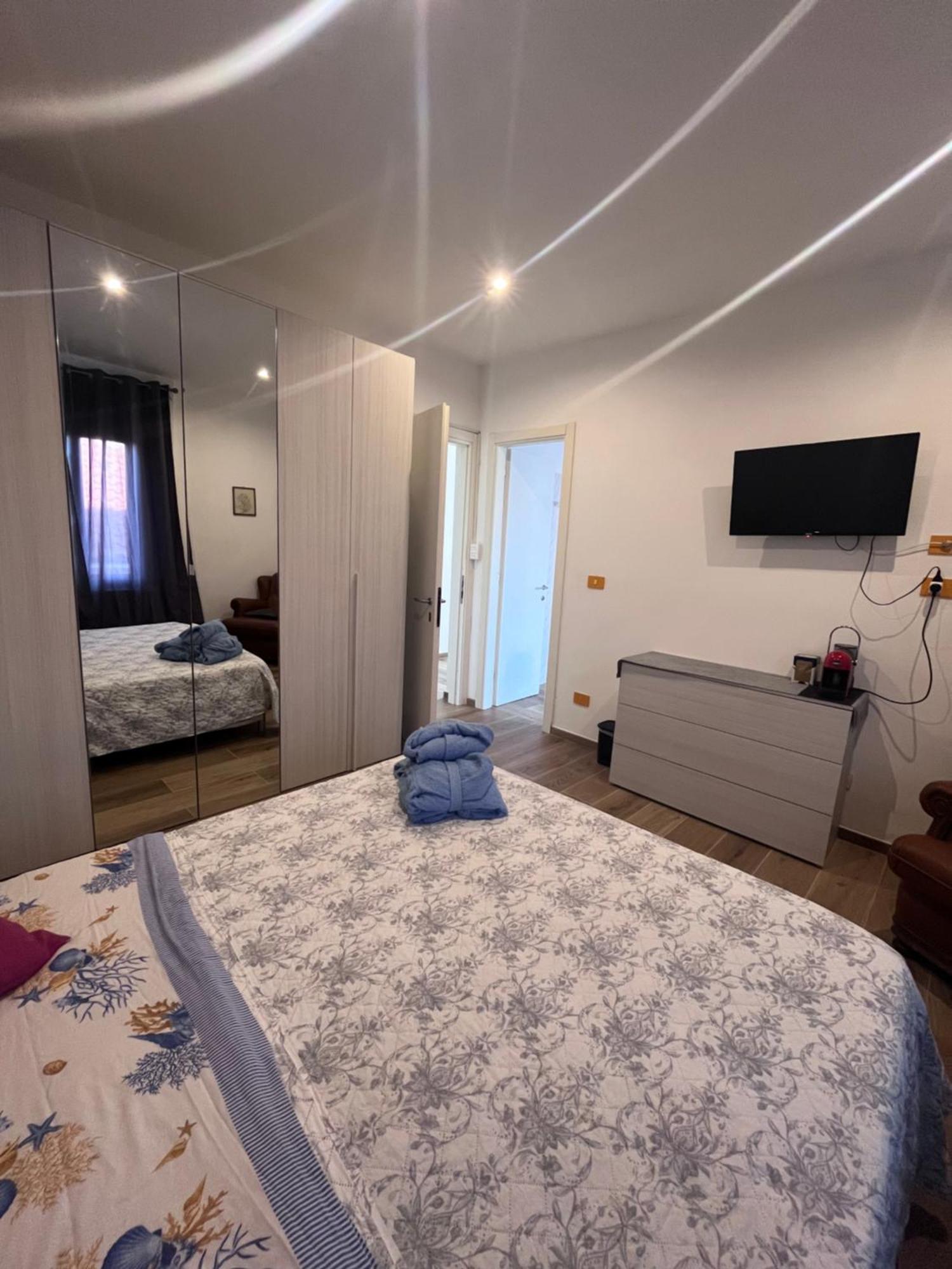 Hotel La Casa Del Giglio Albenga Esterno foto