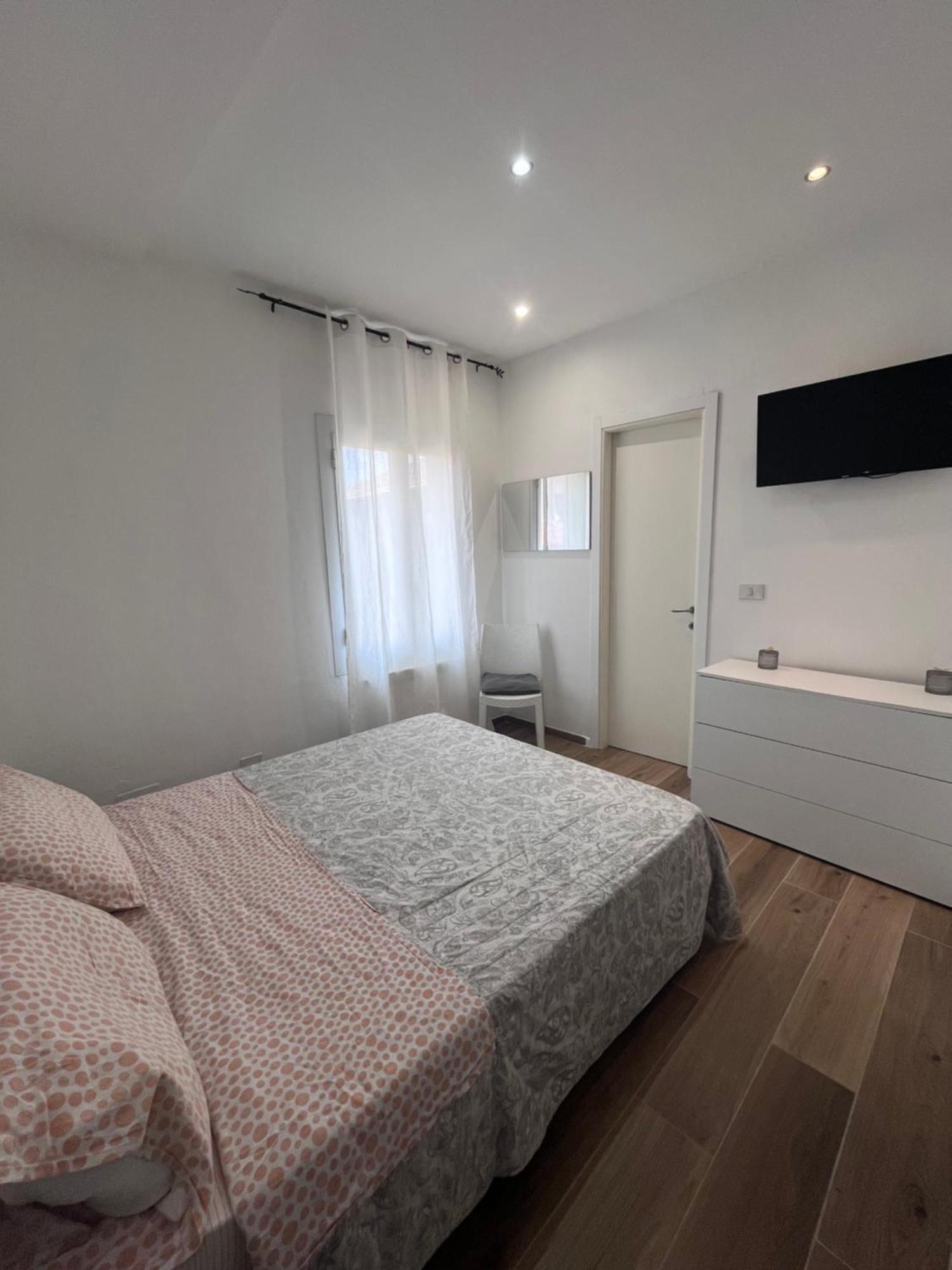 Hotel La Casa Del Giglio Albenga Esterno foto