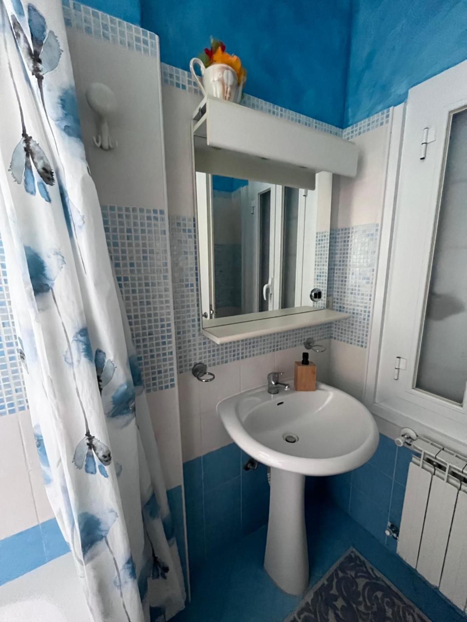 Hotel La Casa Del Giglio Albenga Esterno foto
