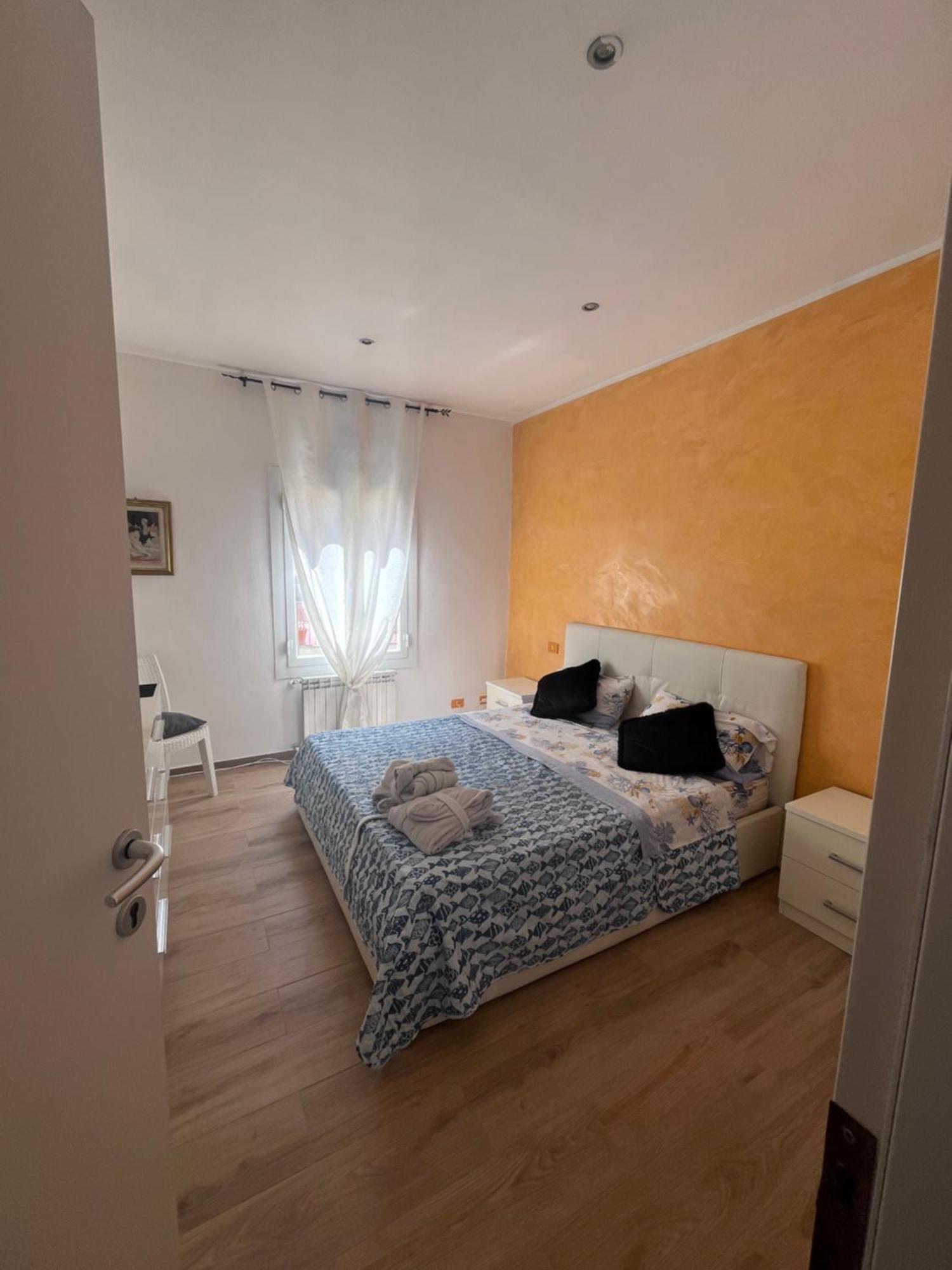 Hotel La Casa Del Giglio Albenga Esterno foto